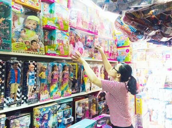 Do-choi-tre-em-bi-lap-lo-nhan-mac-gay-nguy-hiem-khon-luong