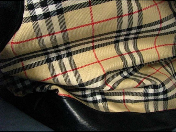 Gia-mao-thuong-hieu-thoi-trang-Burberry