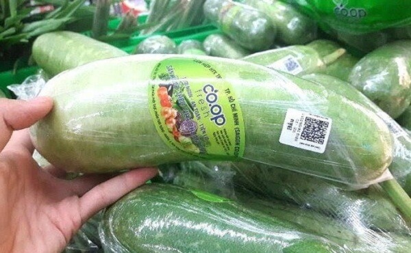 Tem-truy-xuat-nguon-goc-QR-code-duoc-dan-tren-moi-san-pham-de-xac-thuc-nguon-goc