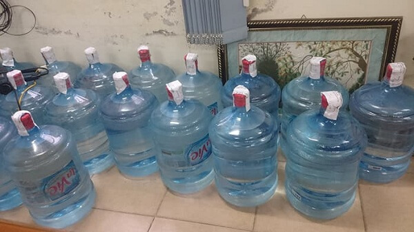 Than-trong-voi-nuoc-dong-chai-Lavie-nhai-gia.