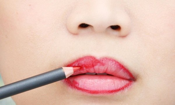 Cách đánh son đẹp, mịn, không bị lem