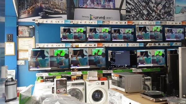 Hàng điện tử giả ngày tết