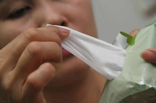 Nhận biết qua mùi hương khăn ướt Nhận biết qua mùi hương khăn ướt