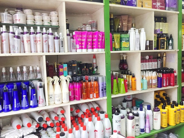 Người tiêu dùng thận trọng mua mỹ phẩm dịp Tết