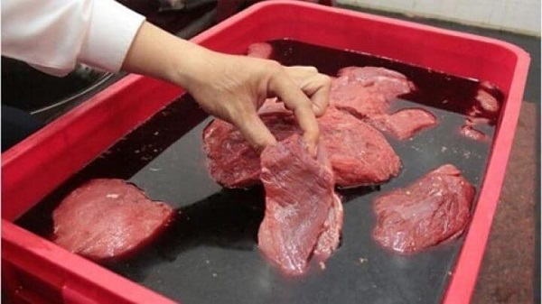 thit-lon-ngam-hoa-chat-bien-thanh-thit-bo